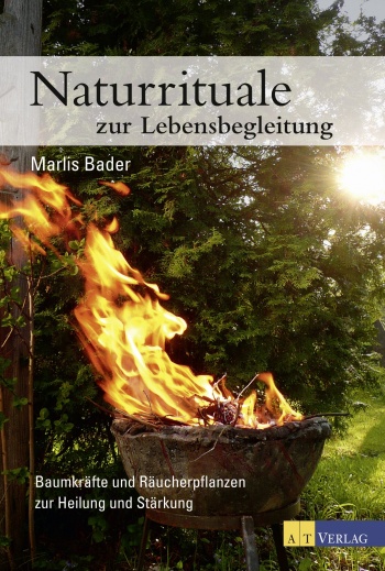 Bild zeigt das Cover des Buches von Marlis Bader »Naturrituale zur Lebensbegleitung« erschienen im AT-Verlag